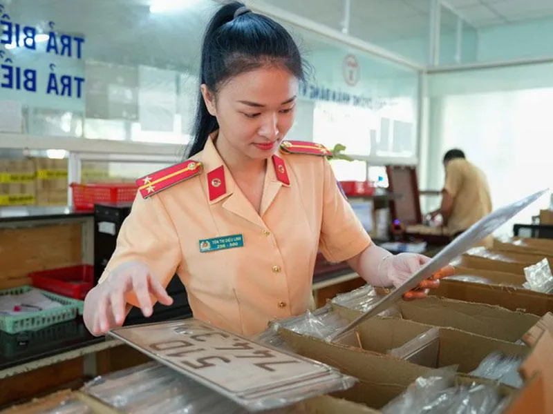 Biển số xe được thu hồi khi chuyển quyền sở hữu và giữ lại tối đa 5 năm