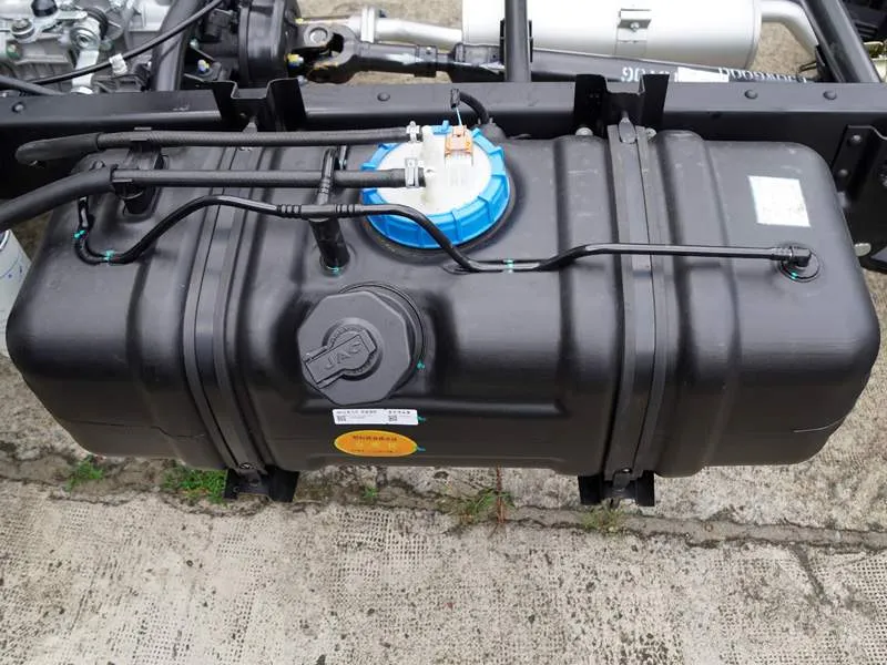 Thùng nhiên liệu lớn bằng hợp kim của xe ben jac 3 chân đáp ứng hành trình dài