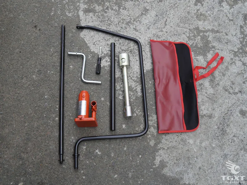 Xe Tải Isuzu QKR77FE4 1 Tấn Thùng Kín