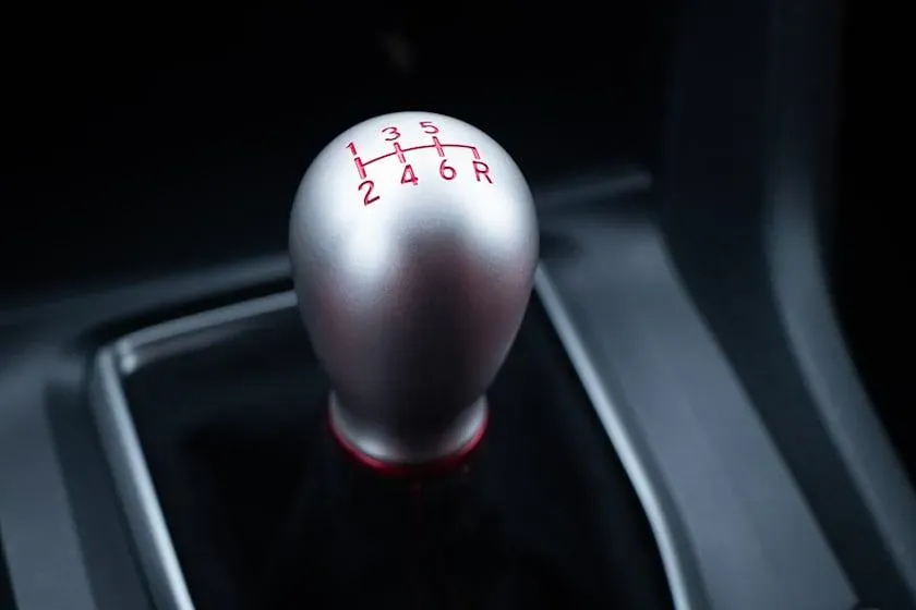 Cần số ngắn giúp giảm biên độ chuyển số, tăng trải nghiệm lái xe cơ khí