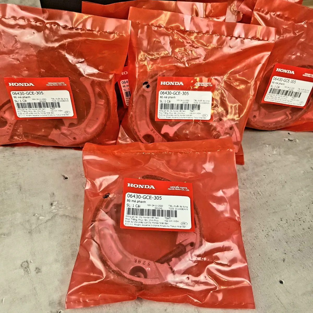 Hệ thống má phanh (bố thắng) của phụ tùng xe future 1 chính hãng đảm bảo an toàn vận hành.