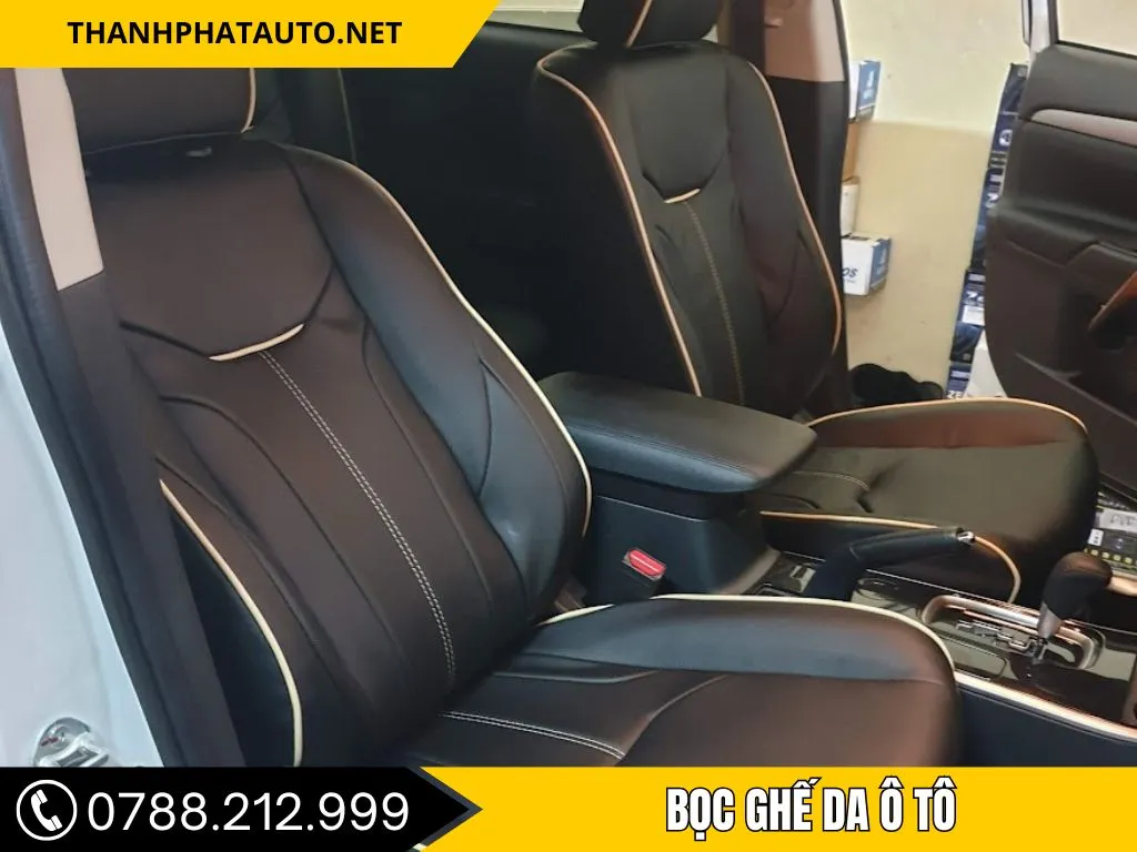 Ghế da ô tô được bọc lại với chất liệu da công nghiệp, thể hiện sự sang trọng và là giải pháp bọc ghế ô tô giá rẻ