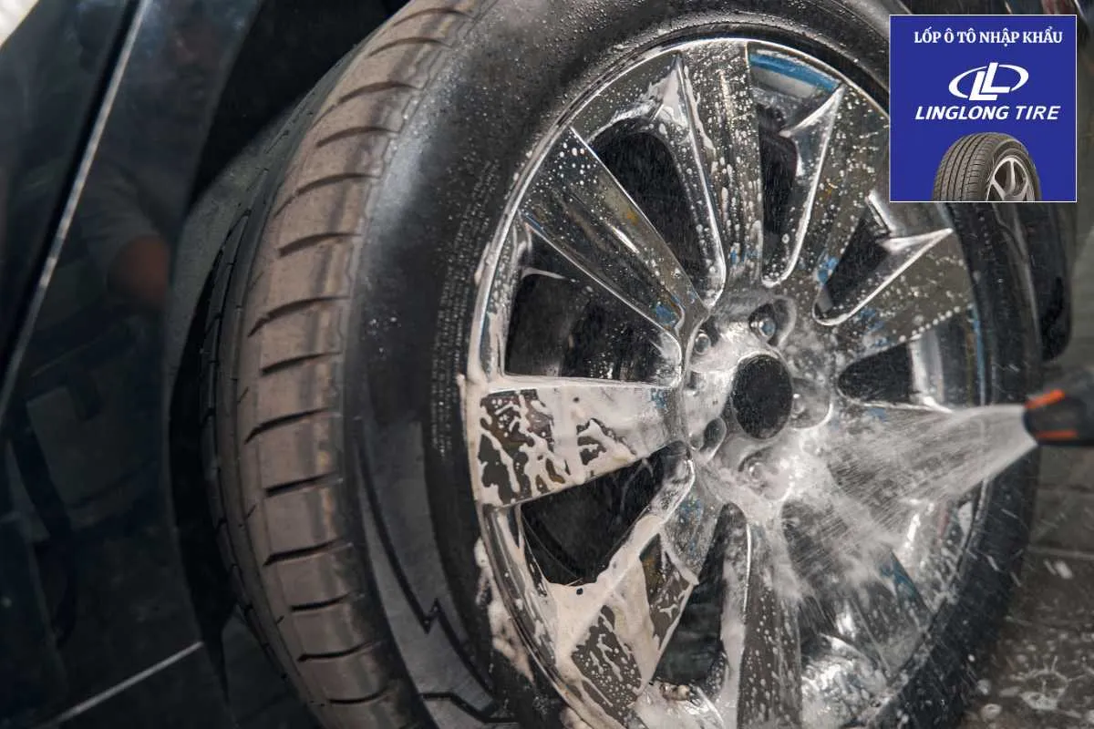 Ưu nhược điểm của việc đánh bóng lốp xe ô tô tại tiệm hay tự làm tại nhà