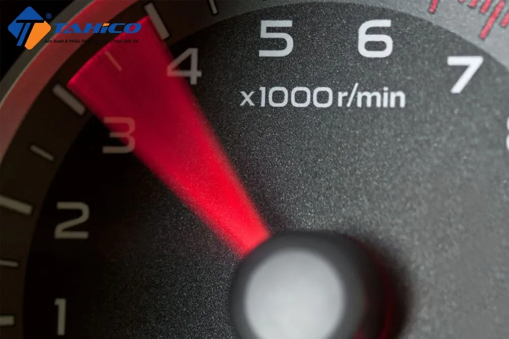 Bước 3: Phối hợp ga và vòng tua máy chính xác