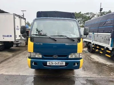 Dòng Kia K165 đời 2017 với ngoại thất còn mới láng o là mục tiêu săn đón của nhiều bác tài