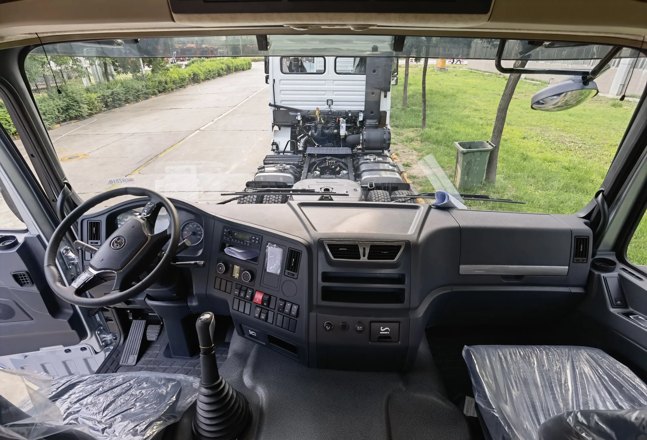 Nội thất cabin X3000 của xe ben Shacman được thiết kế khoa học, tiện dụng và thoải mái