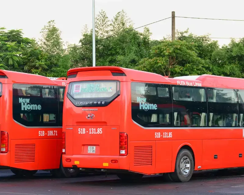 xe khach la phuong tien di chuyen pho bien o viet nam