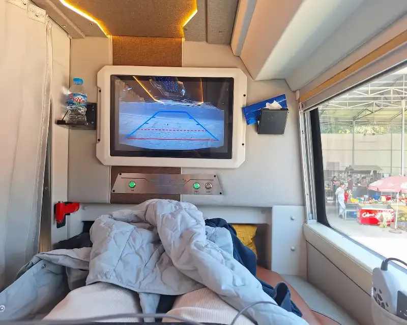 ben trong xe khach Limousine VIP