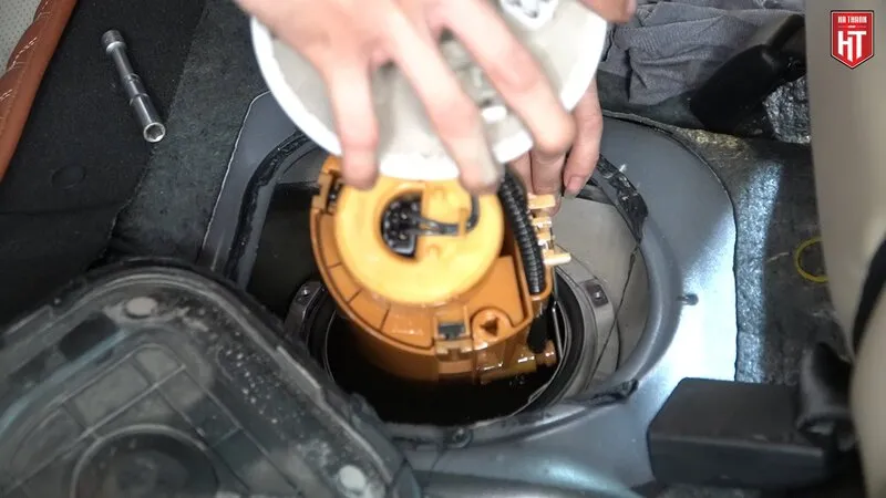 Thay bộ lọc nhiên liệu