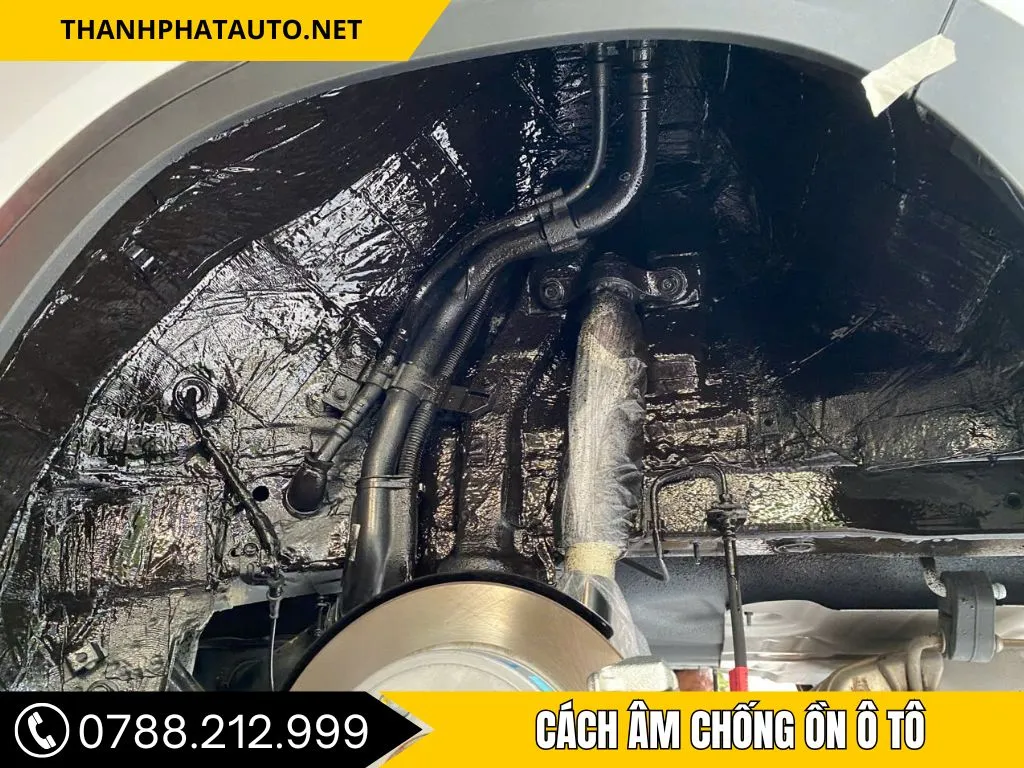 Vật liệu cách âm chống ồn ô tô cao cấp được chuẩn bị cho quá trình thi công