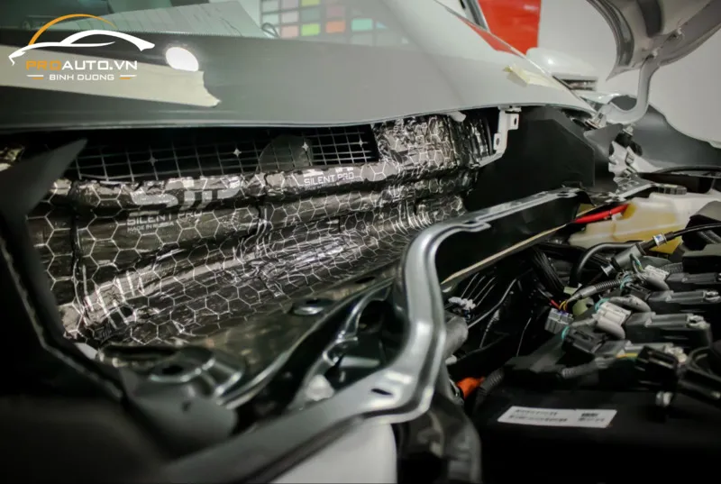 Kiểm tra hiệu quả sau khi hoàn tất quy trình cách âm khoang máy cho xe ô tô
