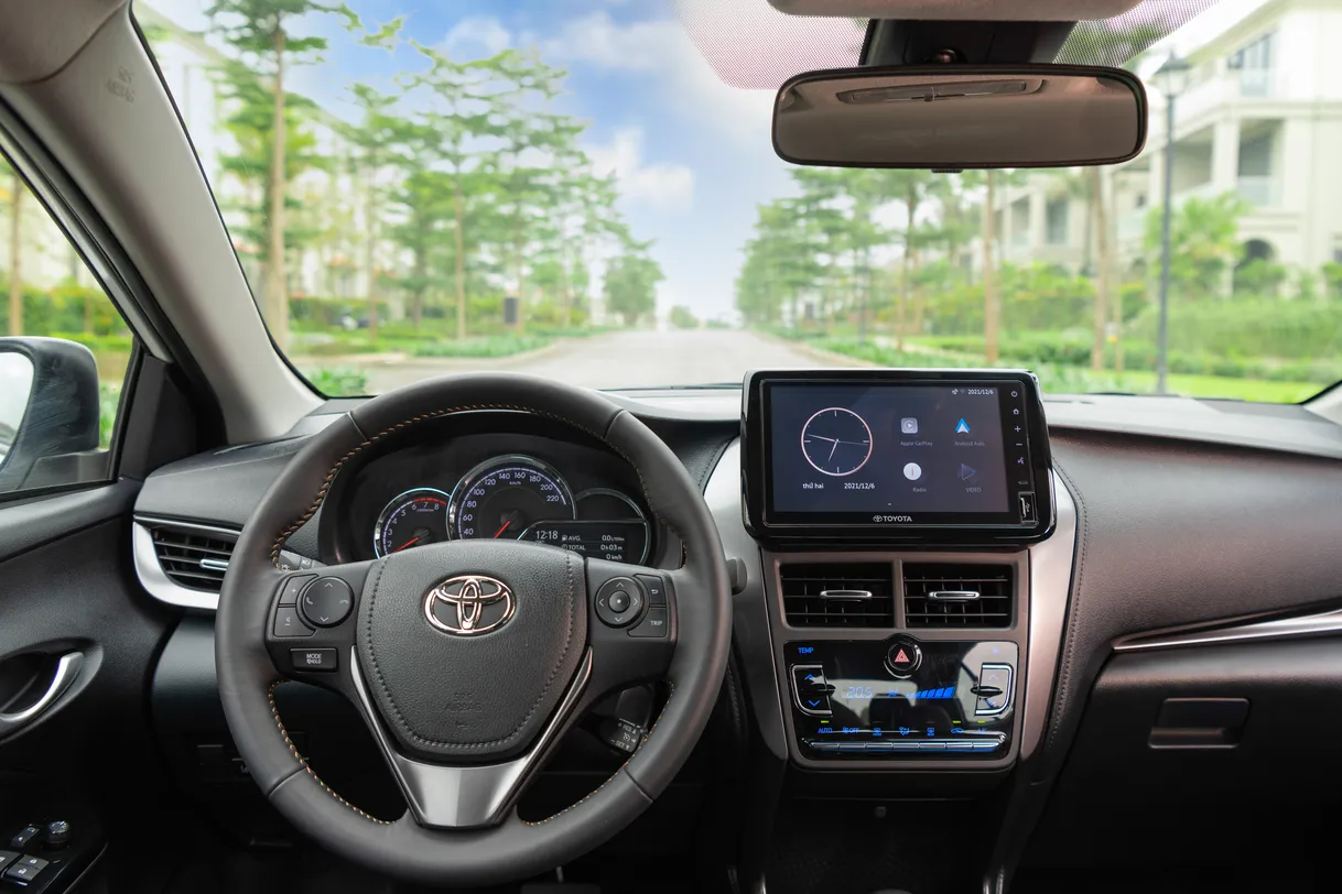 Xác định vị trí xe khi lái ô tô dựa vào trục tim đường