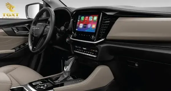 Bảng điều khiển và đồng hồ hiển thị trên xe tải Hino