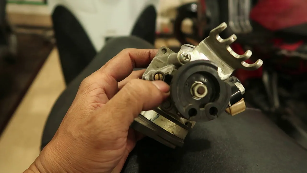 Hình ảnh chi tiết quy trình kiểm tra vòng tua máy và allintitle:cách chỉnh garanti xe ô tô