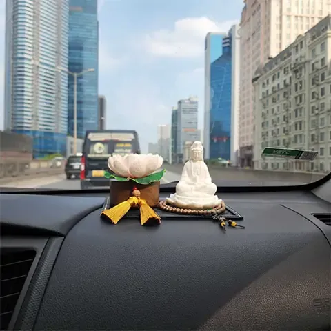 Tại Sao Nhiều Người Thích Đặt Tượng Phật Trên Xe Ô Tô và Hướng Dẫn Chi Tiết Cách Dán Tượng