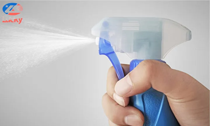 Hạn chế sử dụng thuốc diệt gián, bình xịt gián trong ô tô