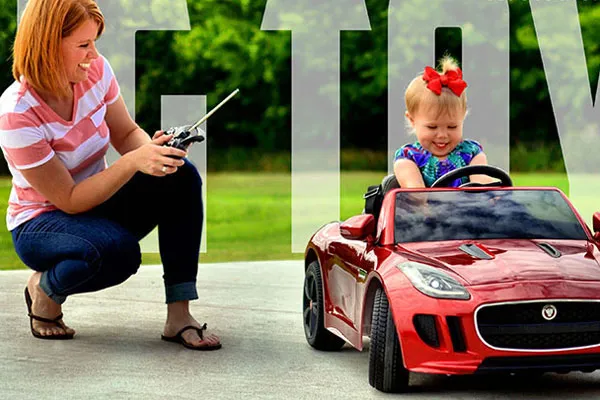 Nếu xe để lâu không sử dụng thì bạn nên tháo bỏ pin khỏi remote để tránh pin chảy nước, gây hư hỏng