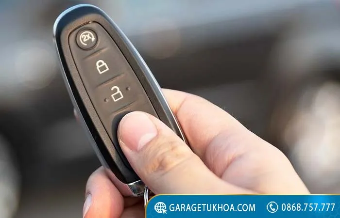 Chìa khóa ô tô hết pin, hư hỏng là nguyên nhân không đóng được cửa xe ô tô