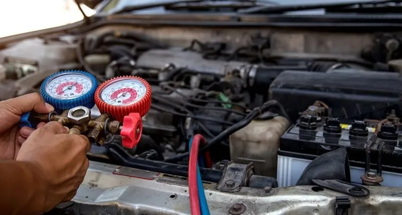 Hướng dẫn cách kiểm tra ga điều hòa ô tô bằng đồng hồ đo áp suất chuyên dụng