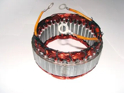 Stator (cuộn dây) của một máy phát điện xe hơi cần được kiểm tra chạm mát
