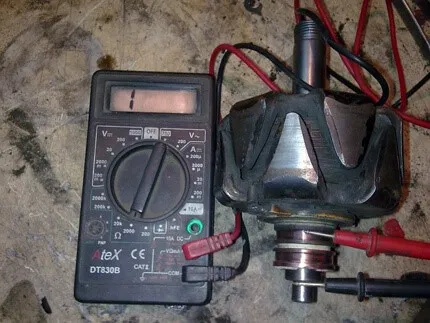 Kiểm tra vòng trượt sau khi tháo chổi than