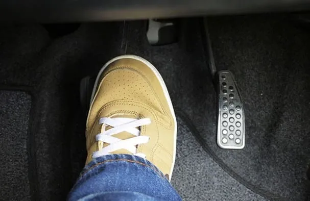 Phát hiện lỗi máy phát điện trên ô tô thông qua hiện tượng rè sóng khi bật radio AM