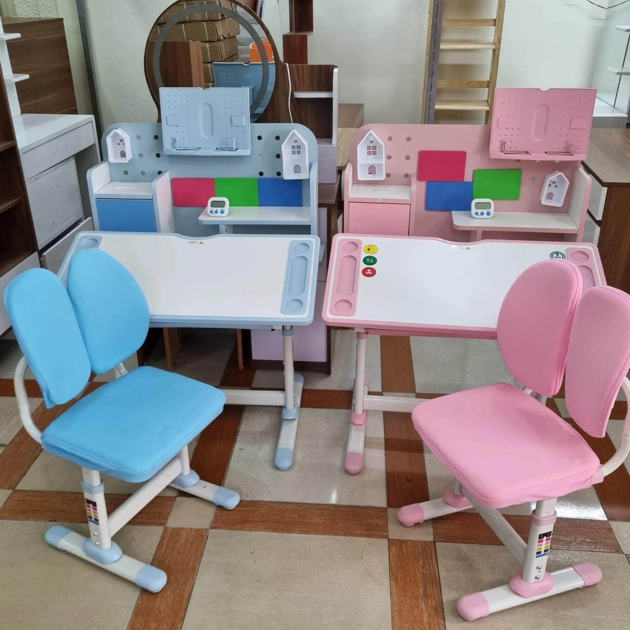 Mẫu bàn học hiện minh nâng hạ chiều cao linh hoạt