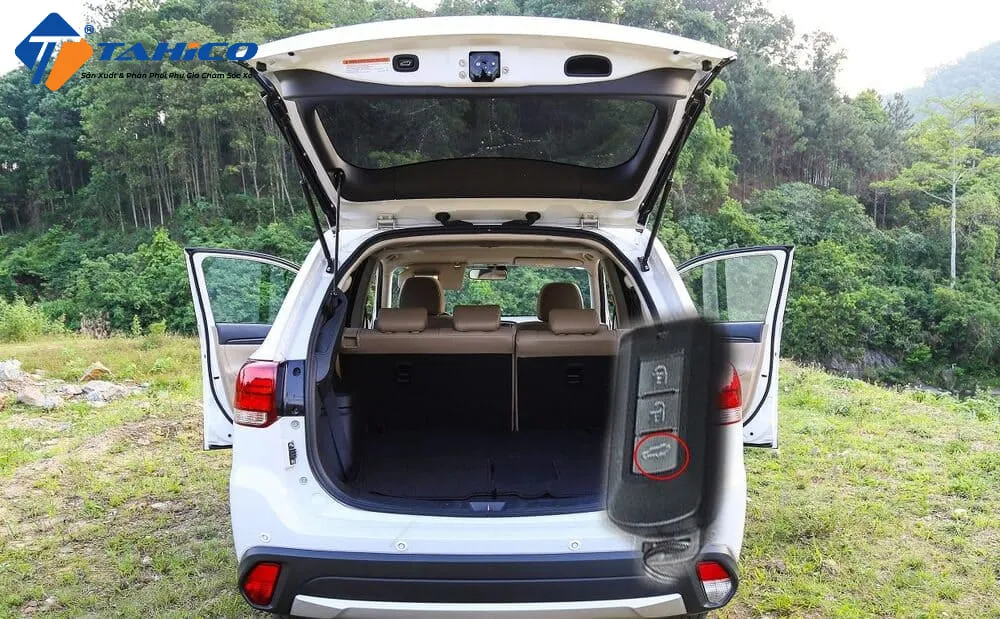 Kỹ Thuật Mở Khóa Cửa Ô Tô Từ Khoang Cốp Sau