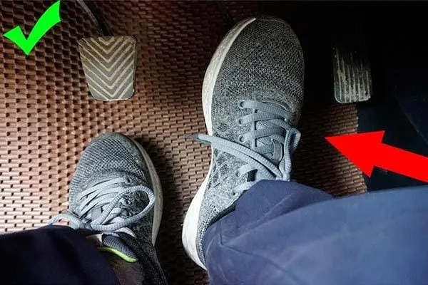 Tư thế lái xe an toàn