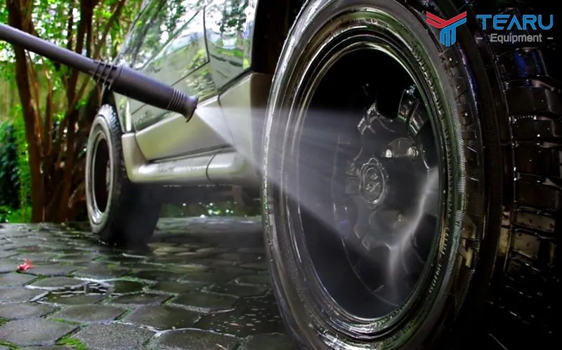 Cần chú ý làm sạch phần lốp xe