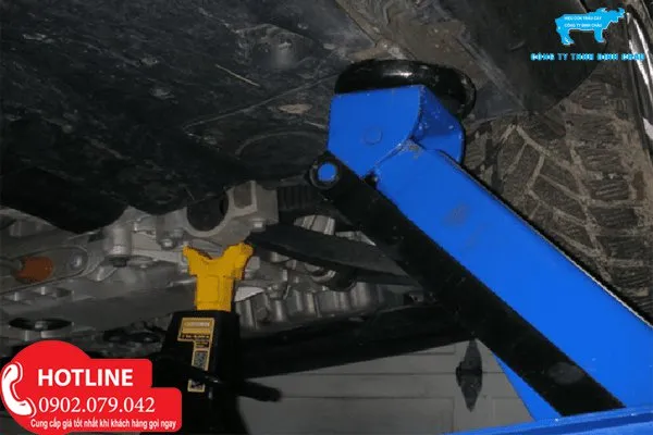 Cách sử dụng kích nâng ô tô an toàn với sự hỗ trợ của mễ kê