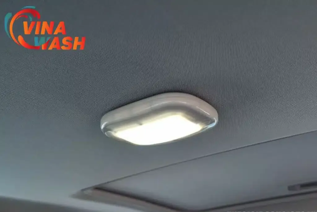Đèn trần xe ô tô hiện đại, minh họa cách tắt đèn trần xe ô tô