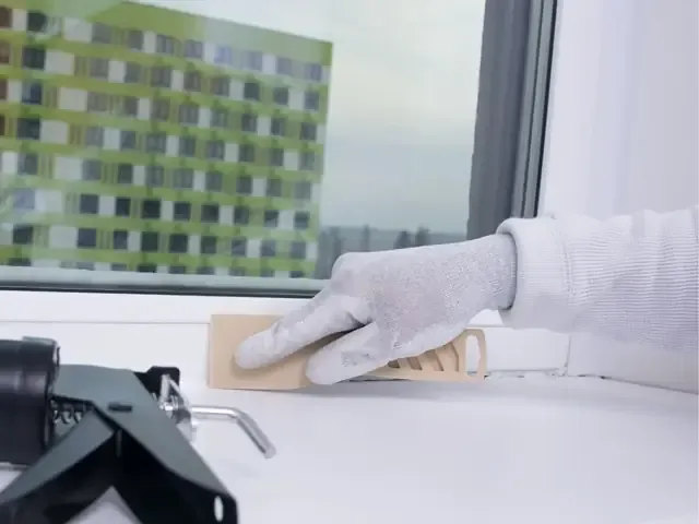 Hướng dẫn xử lý vết keo silicon dính trên bề mặt gạch men hoặc sơn xe