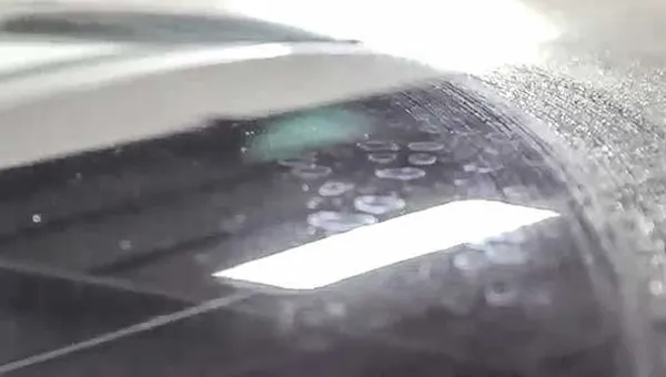 cách tẩy kính ô tô bị ố