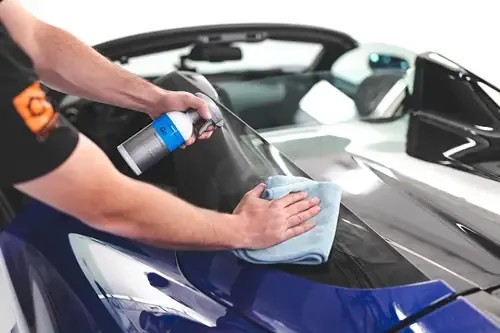 Tẩy vết bẩn trên xe ô tô bằng các chất tẩy rửa chuyên dụng