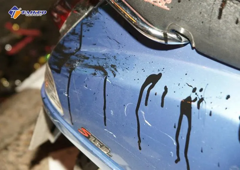 Cách tẩy vết sơn trên xe ô tô: Những sai lầm cần tránh khi xử lý các vệt sơn bám dính