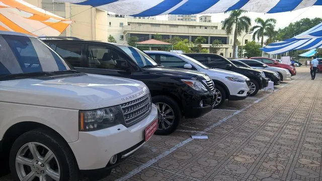 Xe cũ là lựa chọn của nhiều người hạn chế về tài chính. Alt: Xe ô tô cũ là lựa chọn tài chính hợp lý, cách tính khấu hao xe ô tô cũ