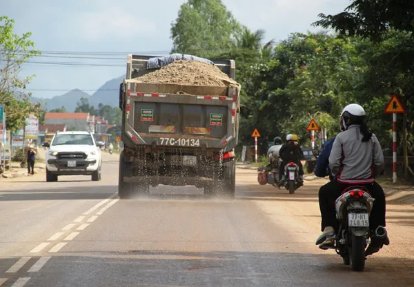 Cách tính mét khối xe tải thùng có mái ngói được chia thành V1 và V2