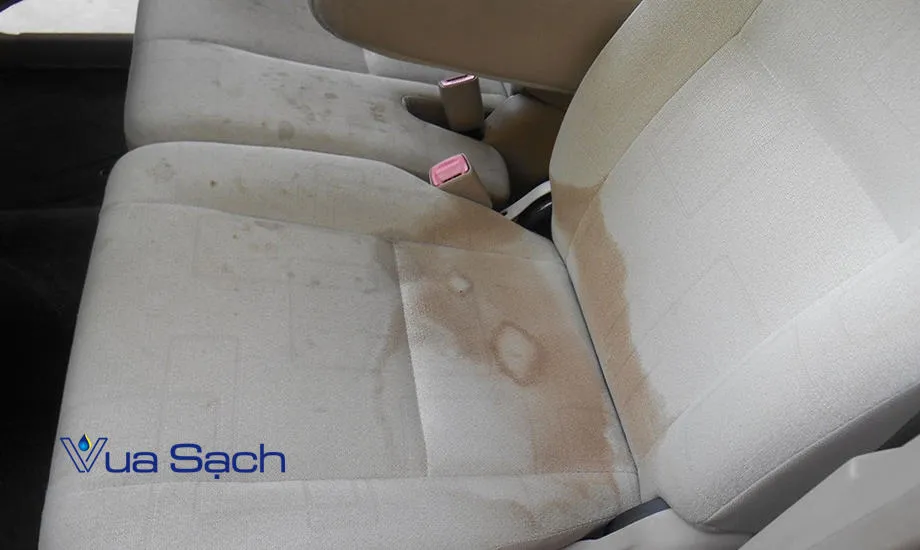 Cach-ve-sinh-vet-non-oi-tren-ghe-o-to