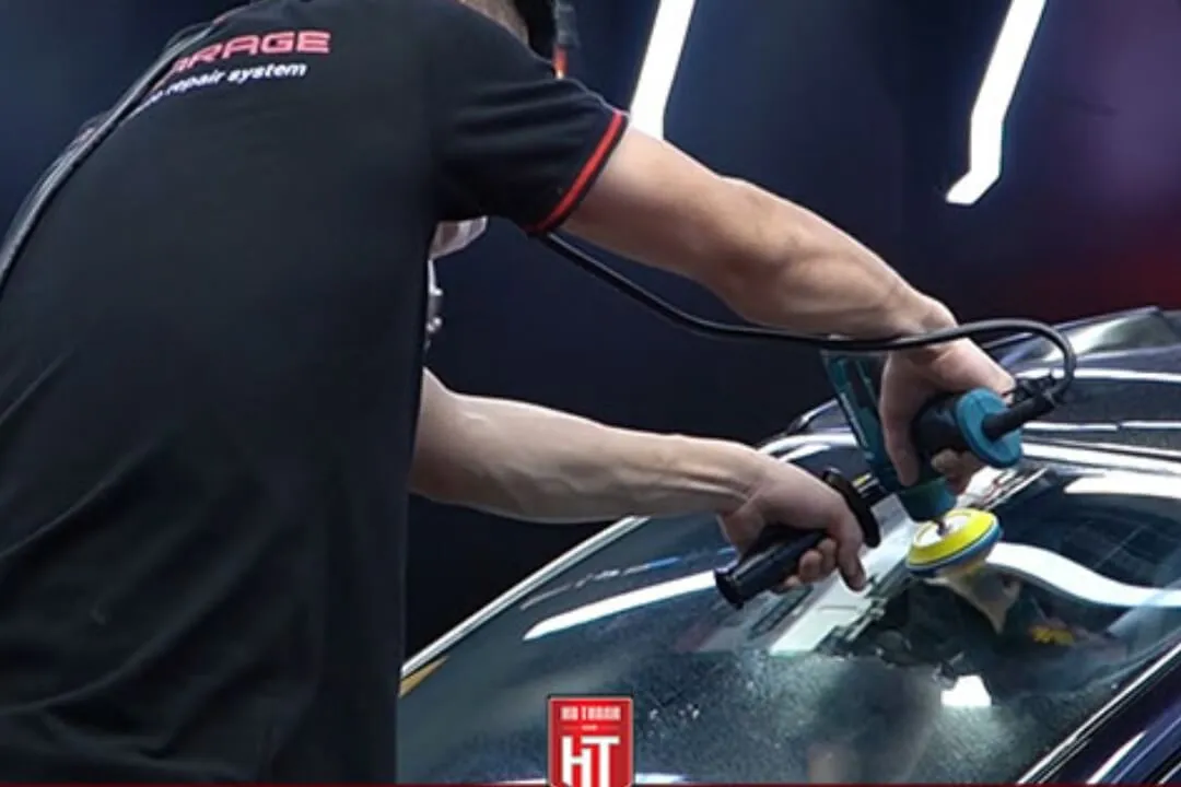 Đánh bóng kính bị xước là cách xử lý kính ô tô bị trầy ở mức độ nặng, cần thợ chuyên môn