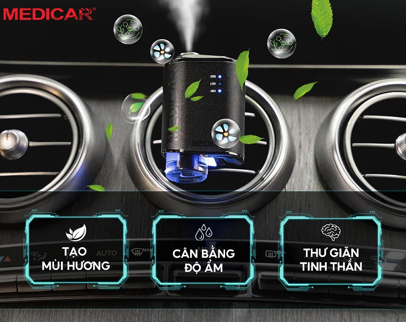 Máy xông tinh dầu đặt trên xe ô tô, sẵn sàng phát tán hương thơm tự nhiên.