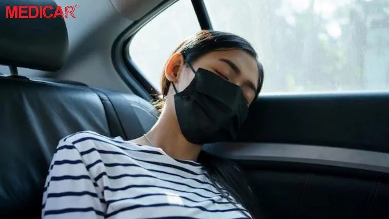 Sử dụng các biện pháp hỗ trợ như gừng, chanh, bấm huyệt để chống say xe ô tô hiệu quả