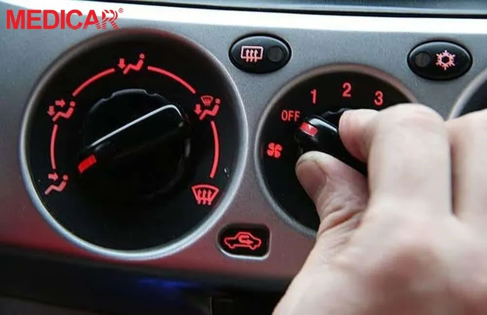 Thường xuyên vệ sinh dàn lạnh và lưới lọc gió là cách sử dụng điều hòa ô tô mùa hè hiệu quả và bền bỉ