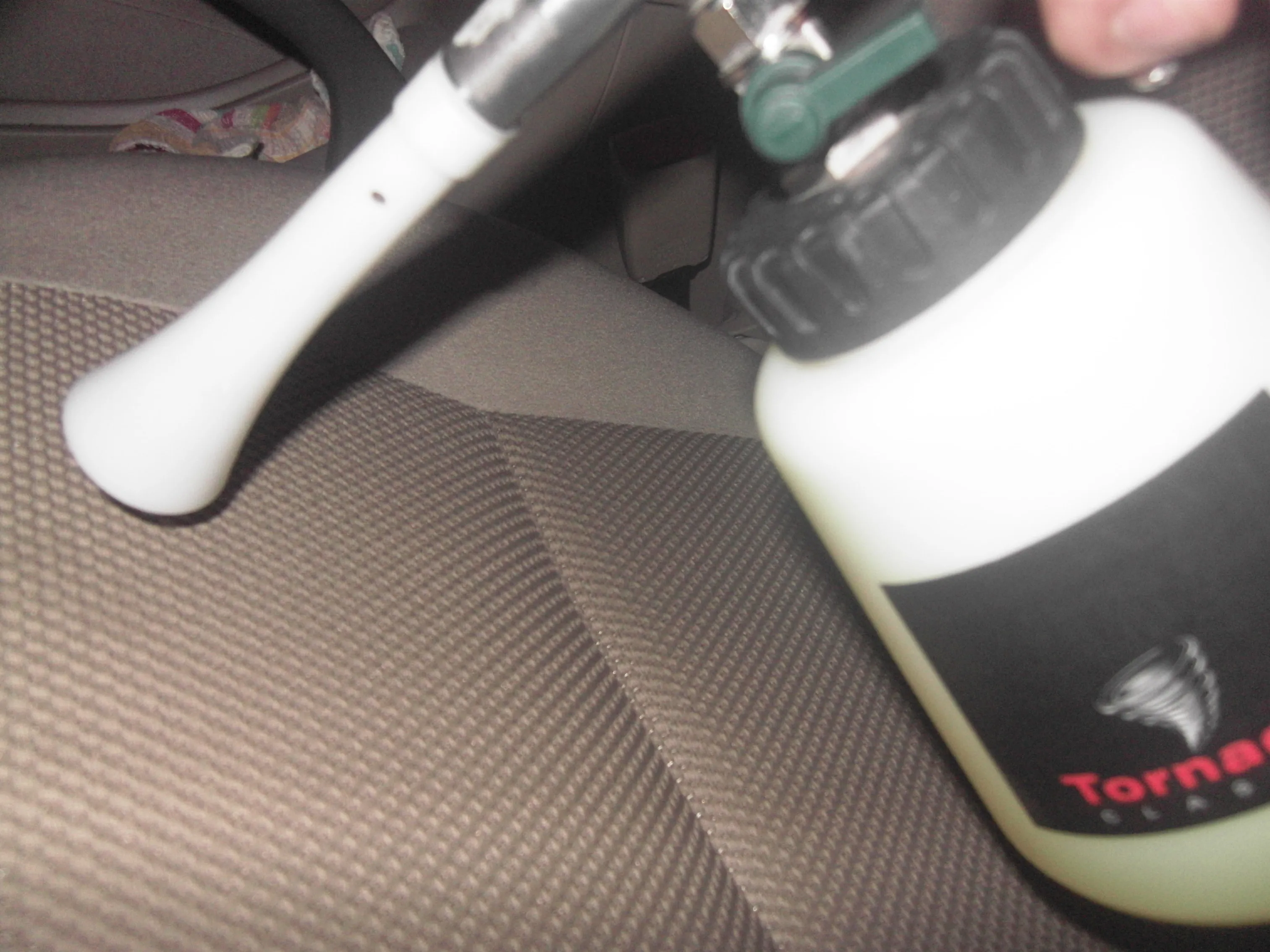 bí quyết vệ sinh ghế nỉ xe ô tô đúng kỹ thuật