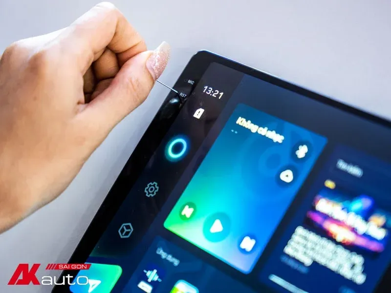Cách reset màn hình android ô tô