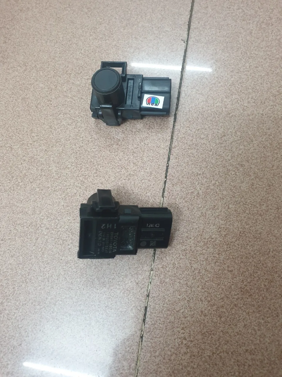 Hình ảnh chi tiết của cảm biến khoảng cách ô tô, loại cảm biến lùi siêu âm