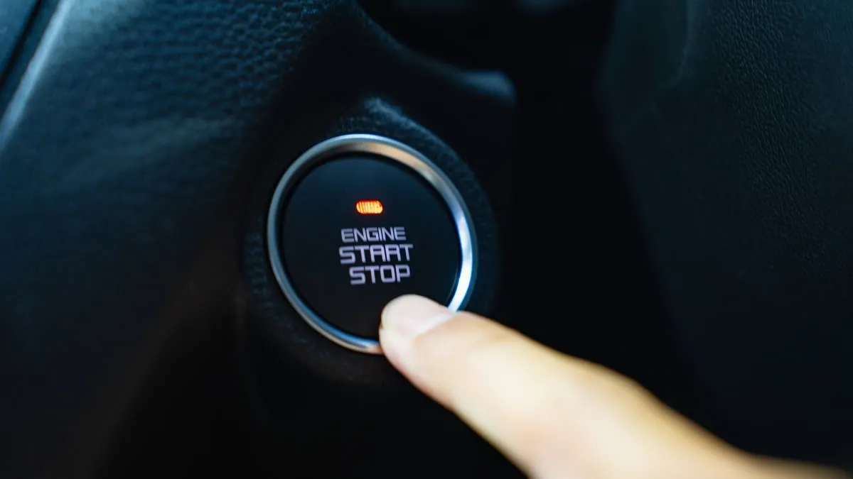 Cách kích điện (đề nổ) xe ô tô khi hết bình