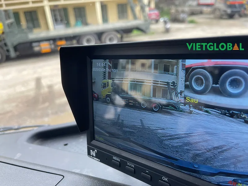 Camera lùi cho xe tải lắp đặt