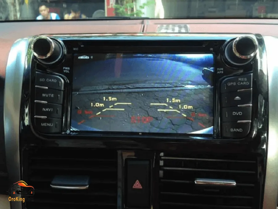 Camera lùi tự động kích hoạt