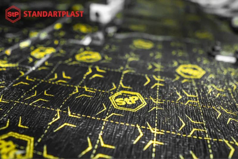 Cận cảnh vật liệu cách âm StP với thông tin bảo hành trọn đời, thể hiện chất lượng vật liệu cao cấp